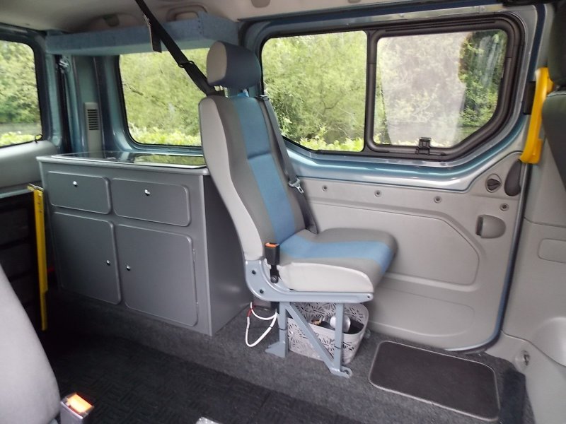 RENAULT TRAFIC 2.0 DCI SL27 SPORT SEMI AUTO WHEELCHAIR DAY VAN CAMPER 10,995 MAKE...